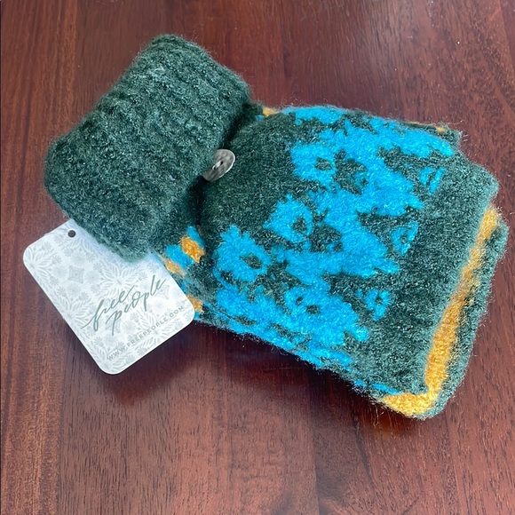 Free People first frost fair isle Forest Green Aqua Blue gloves New size OSFM - Picture 1 of 5